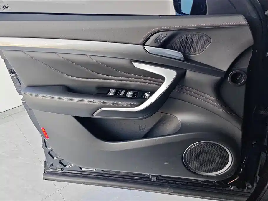 WEI PAI WEI BRAND VV7