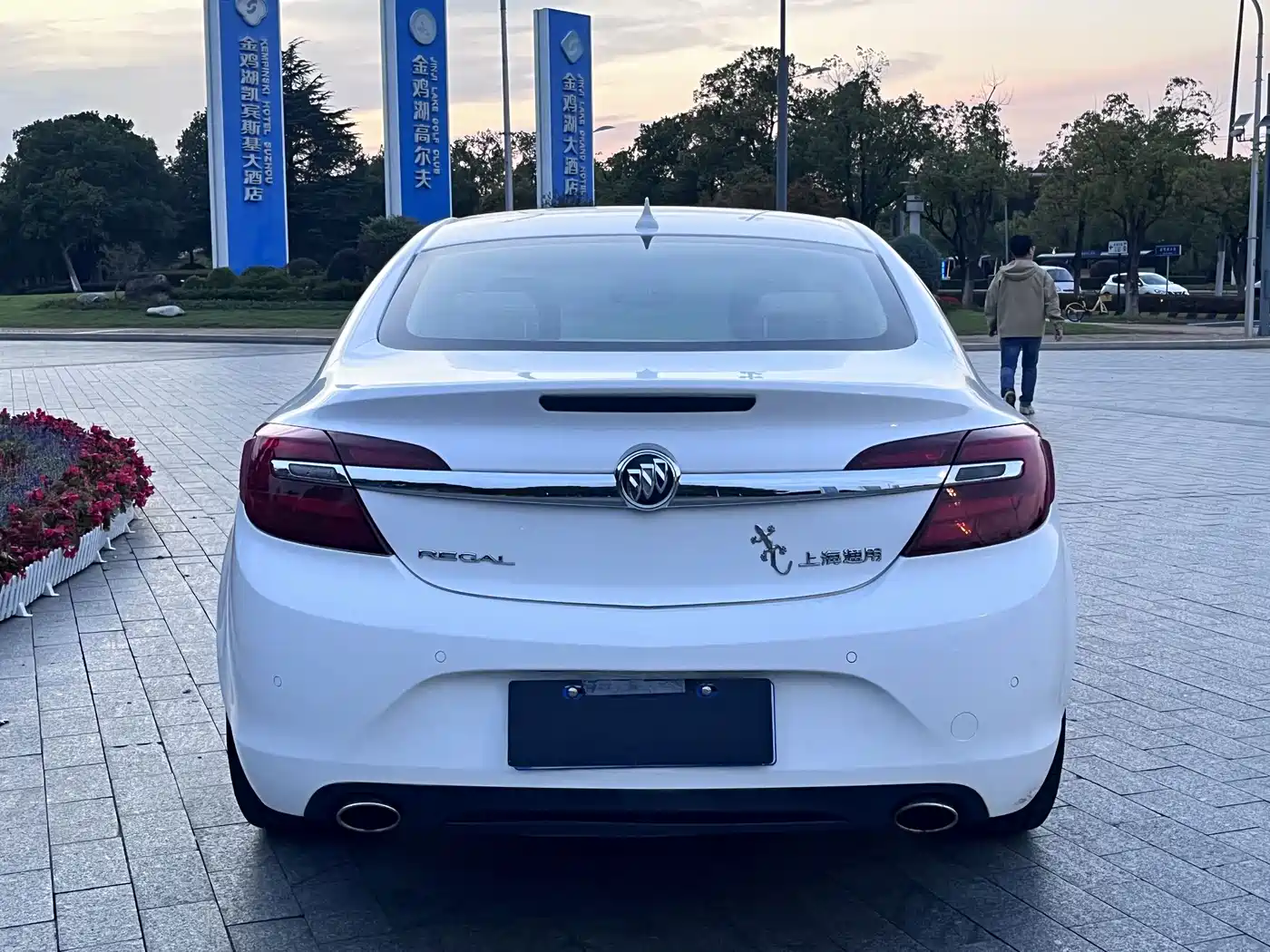 Photo 5 - Buick Regal