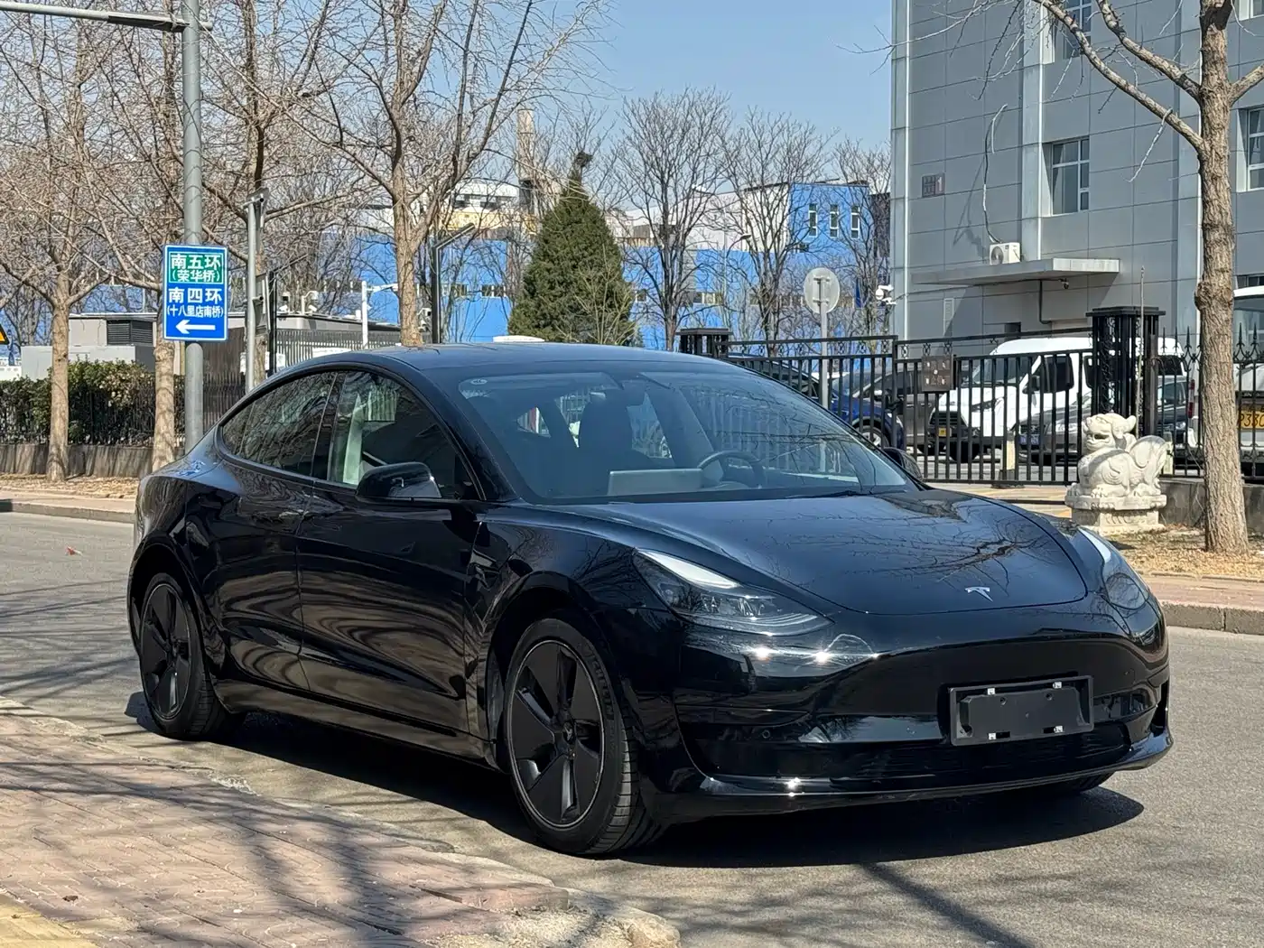 TESLA MODEL 3