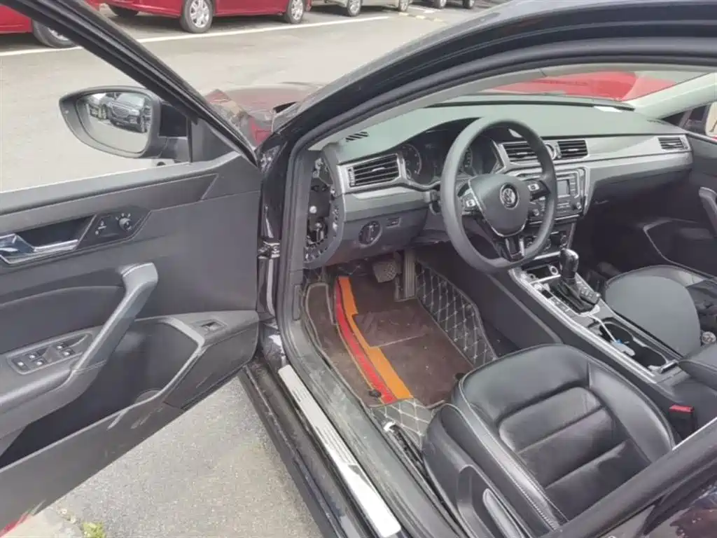 Volkswagen Passat 2015 1.8TSI DSG Elegance Edition фото 16