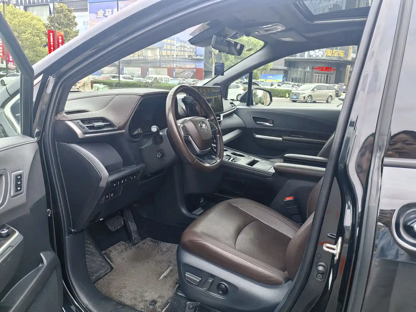 Toyota Sienna 2021 2.5L Hybrid Platinum Edition фото 17