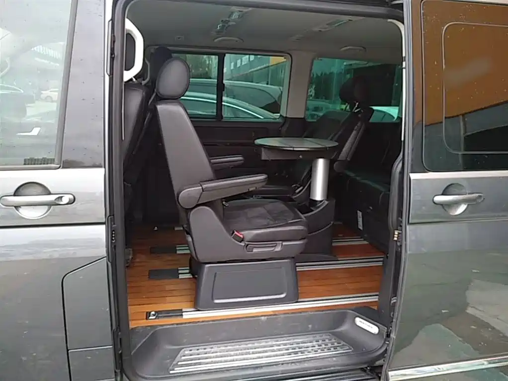 Volkswagen Multivan 2018 2.0TSI 2WD Luxury Edition 7-Seater фото 17