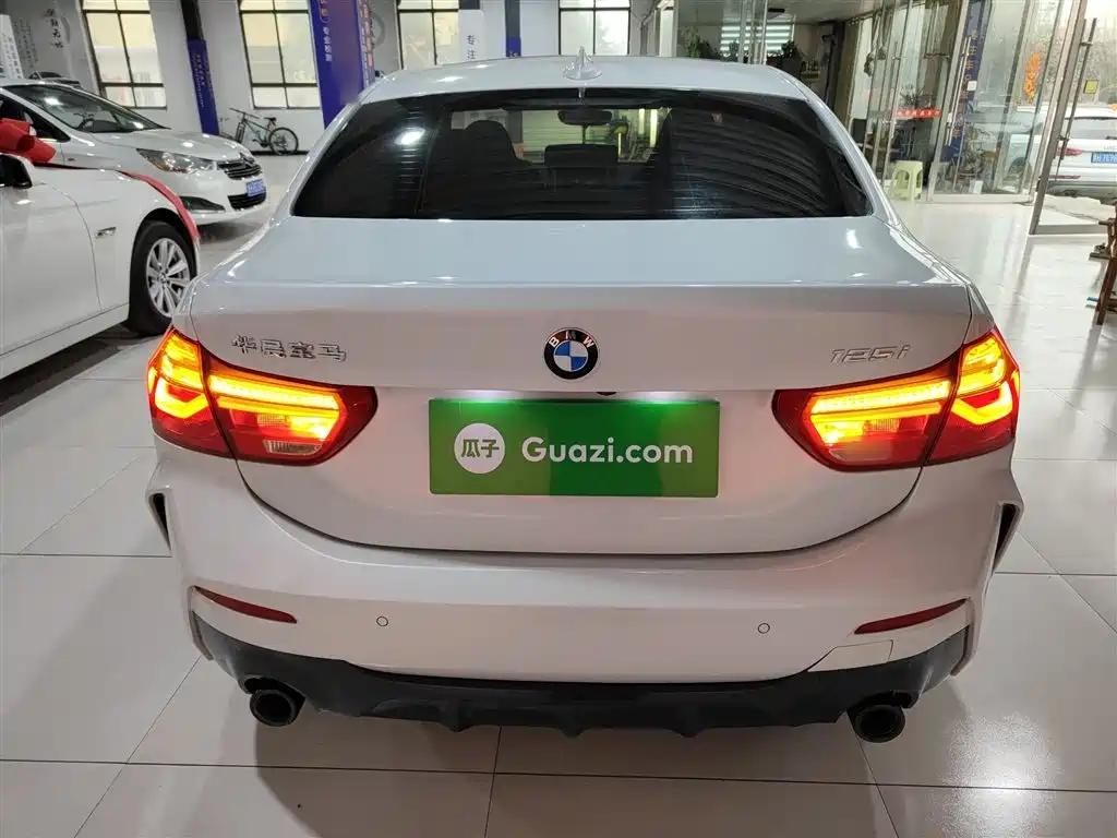 BMW 1 Series 2021 125i M Sport Black Night Edition фото 6