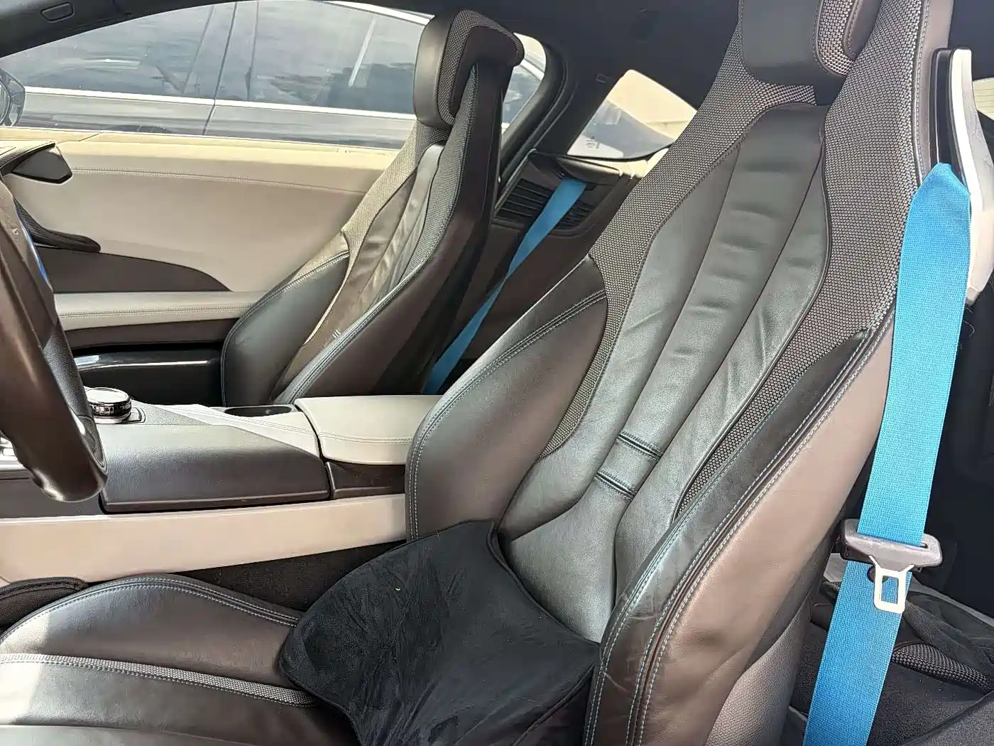  I8