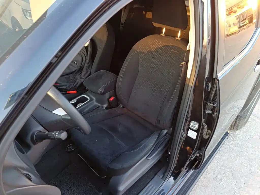 Nissan Navara 2019 2017 Model 2.5L Automatic 2WD Luxury QR25