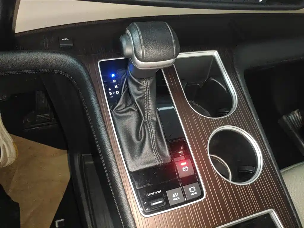 Toyota Granvia 2023 2.5L Hybrid Prestige PLUS Edition фото 14