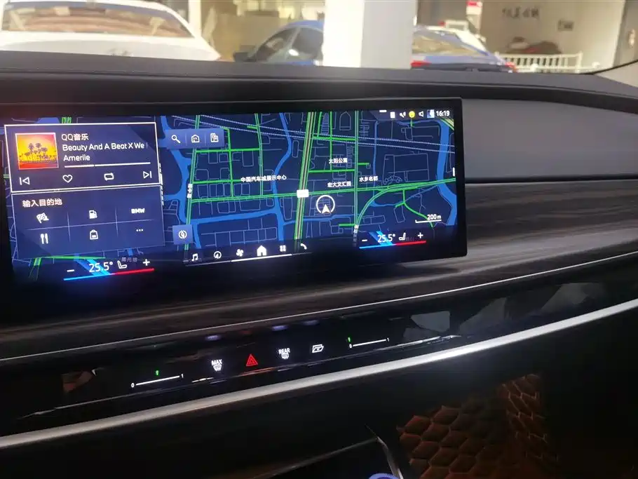 BMW 7 Series 2023 Model 735Li M Sport Package фото 13