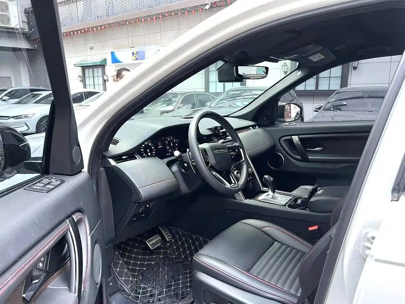 Land Rover Discovery Sport 2022 249PS Metropolis Edition 5-Seater фото 6
