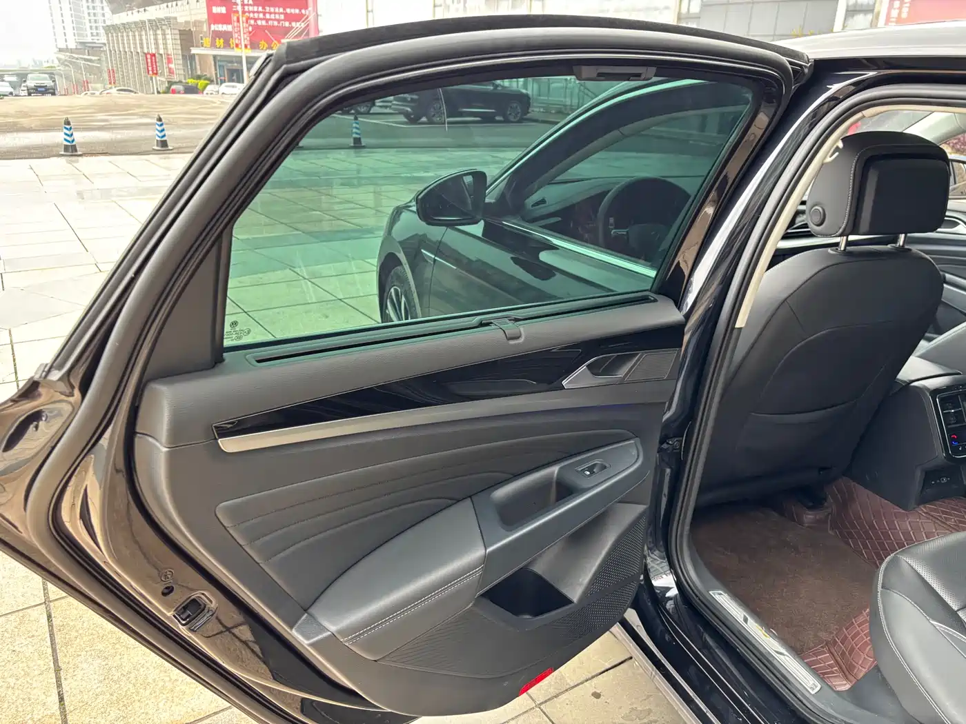 Volkswagen Passat 2023 330TSI Luxury Edition фото 14