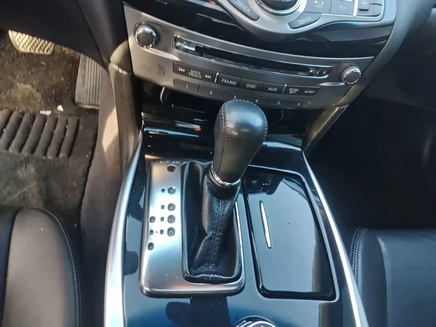 Фото 8 - Infiniti Q70