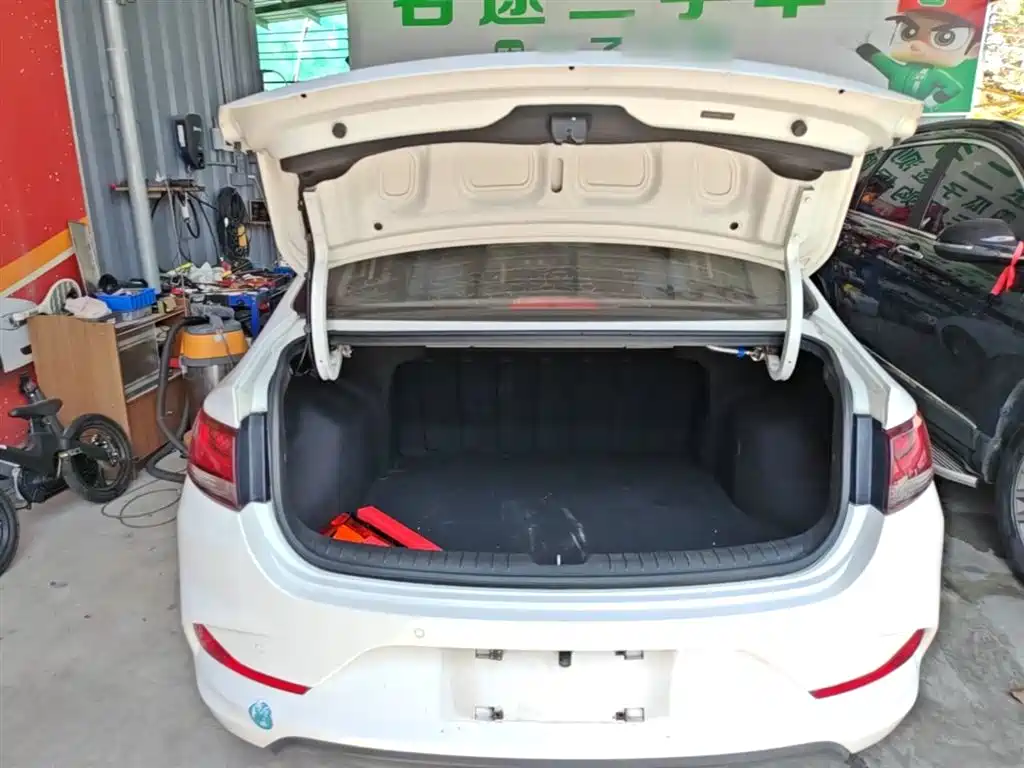 Hyundai Elantra 2018 1.6L Automatic Pleasing Edition GL China VI фото 19
