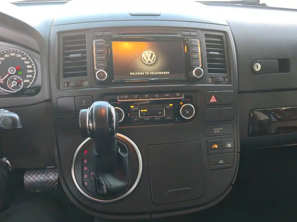 Volkswagen Multivan 2015 2012 2.0TSI 4WD Premium
