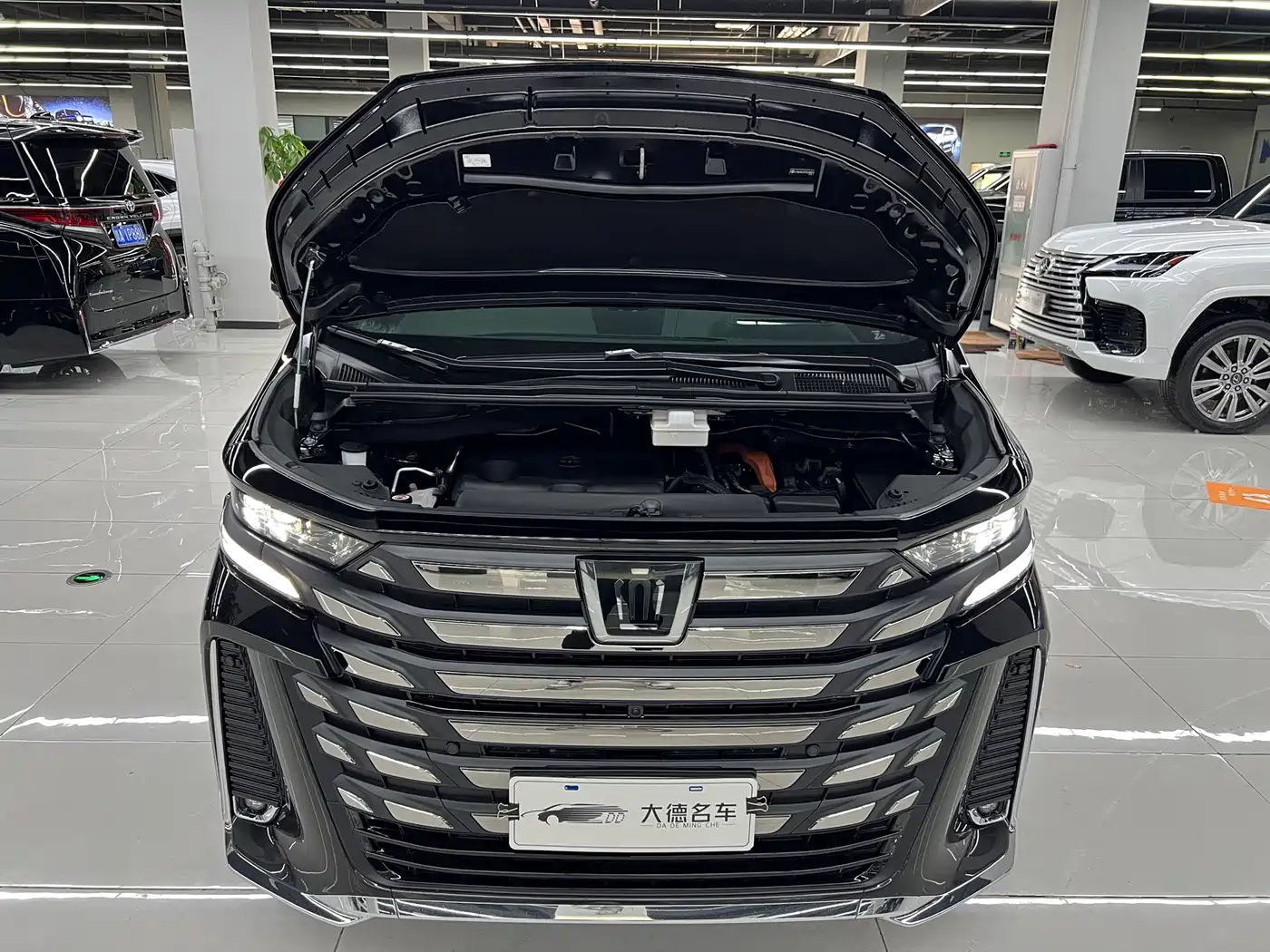Toyota Vellfire 2024 Crown Hybrid 2.5L Executive Premium Edition фото 24