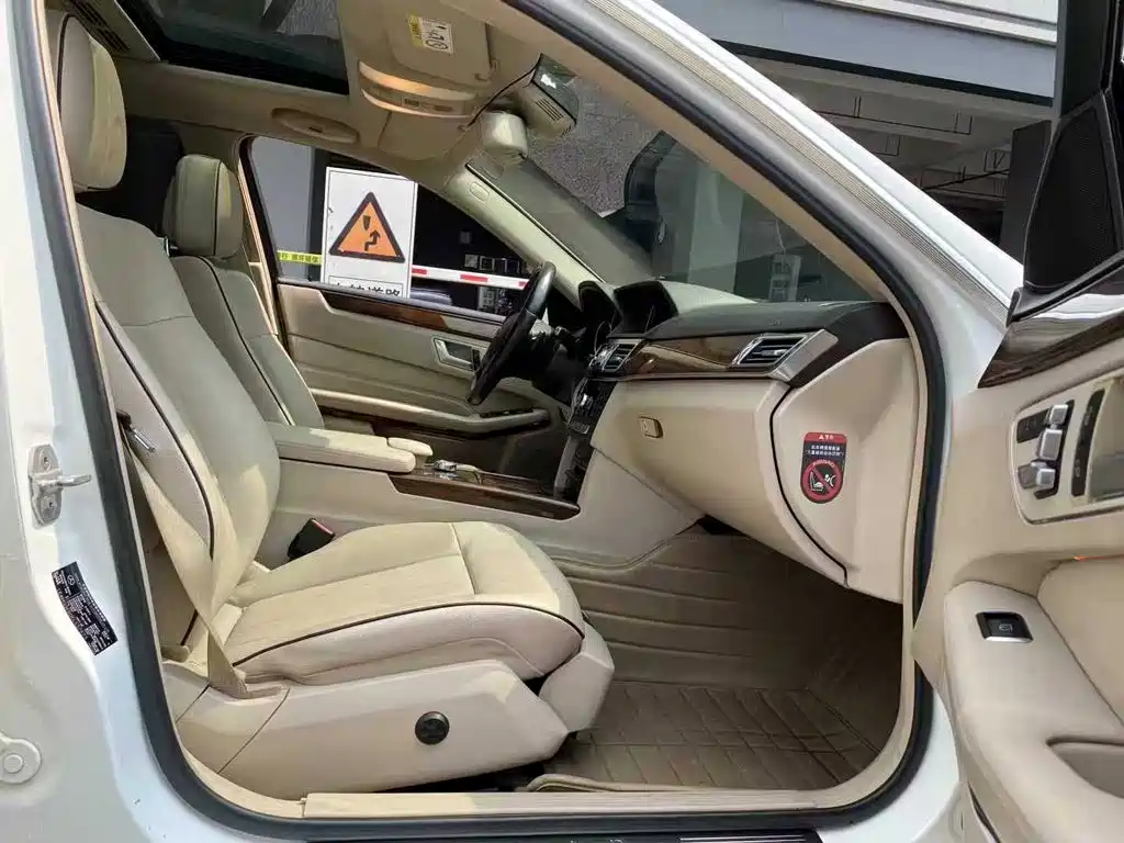 صورة 5 - Mercedes-Benz E-Class