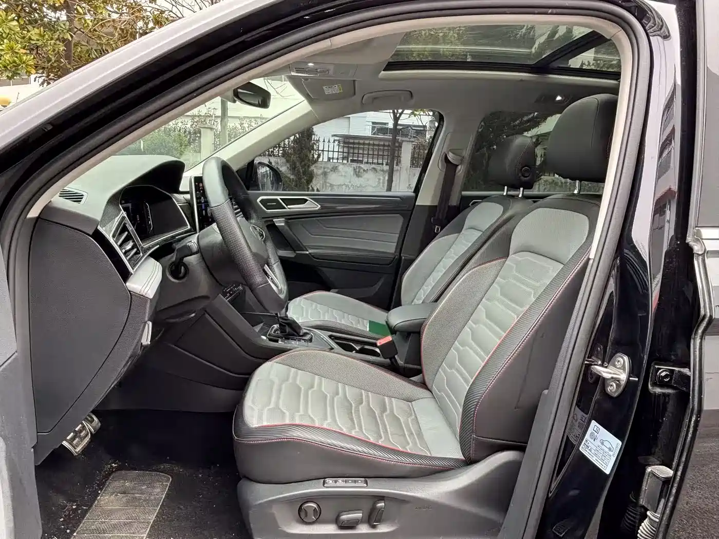 Volkswagen Tiguan L 2023 330TSI Auto 2WD R-Line Flagship Edition фото 8
