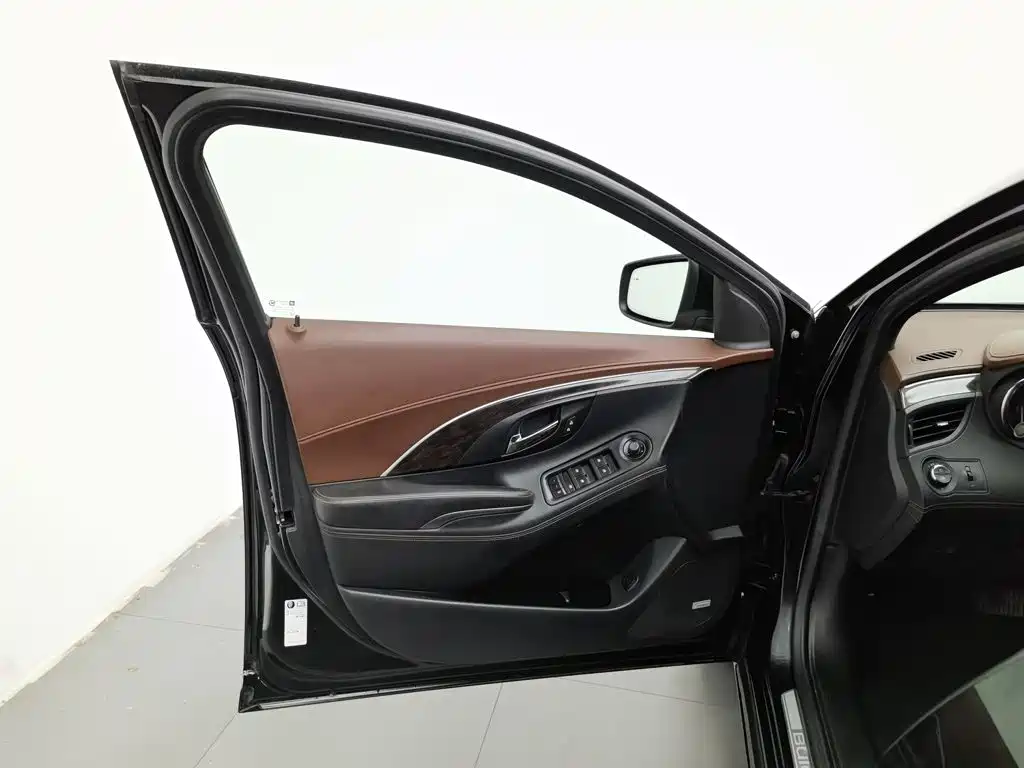 Фото 8 - Buick LaCrosse