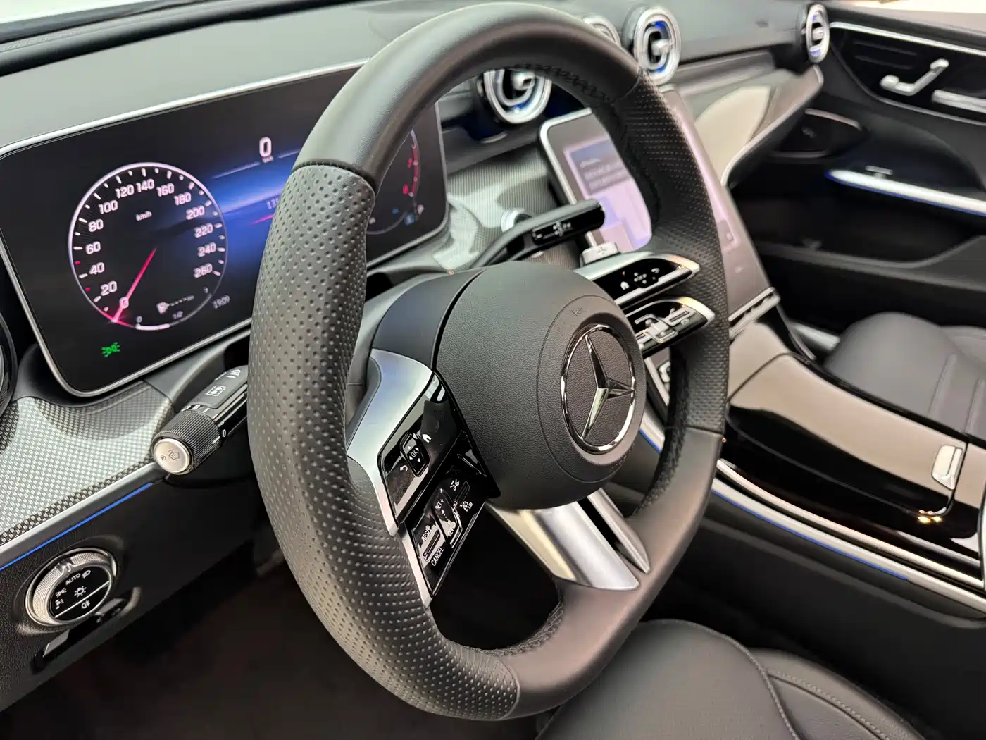 Mercedes-Benz C-Class 2025 C 260 L Sport Edition фото 18