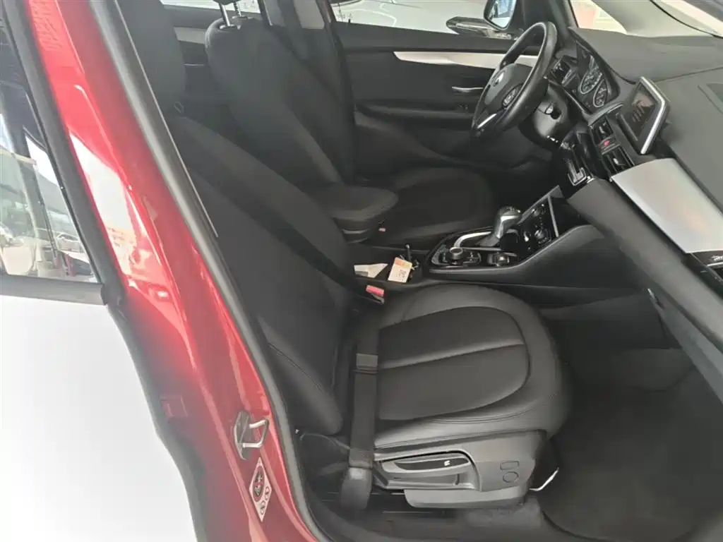 BMW 2 Series Touring 2016 218i Leading фото 25