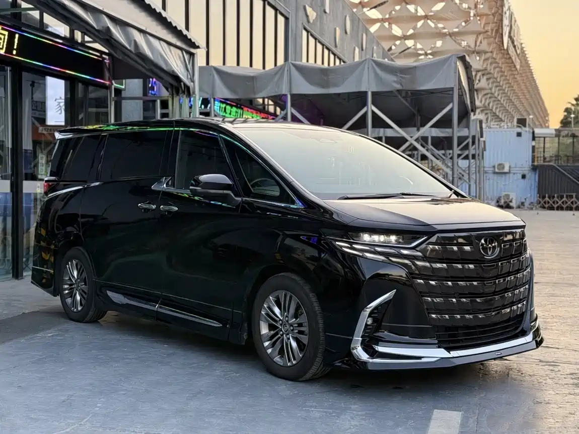 Toyota Alphard 2025 Hybrid 2.5L Prestige Gold Edition фото 3