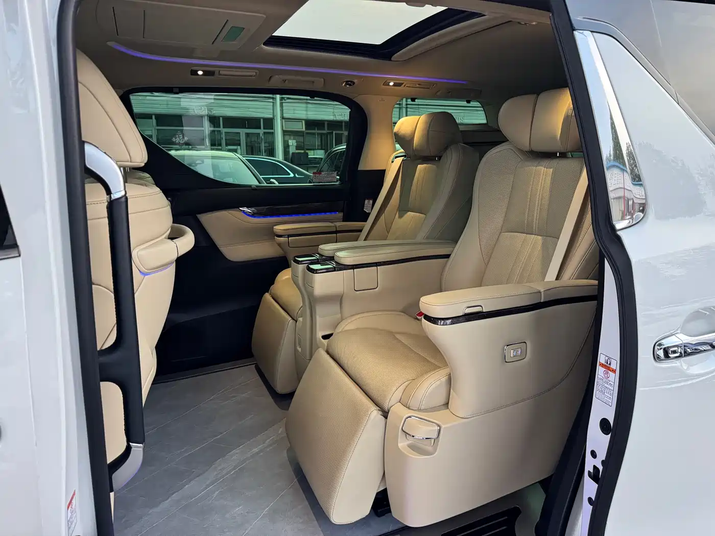 Toyota Vellfire 2021 Crown Hybrid 2.5L HV Premium Edition фото 6