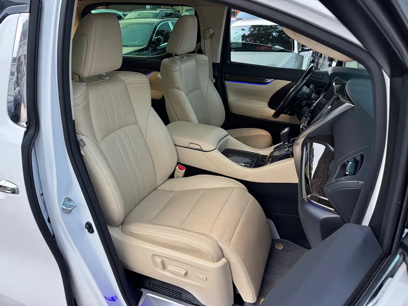Toyota Vellfire 2021 Crown Hybrid 2.5L HV Premium Edition фото 12