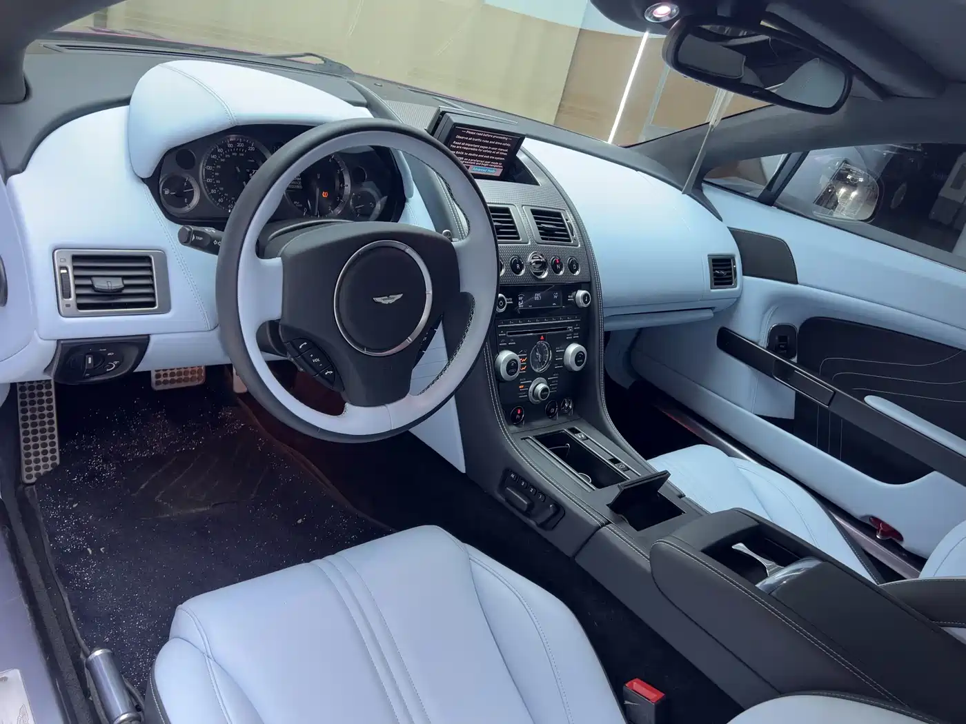 Aston Martin V8 Vantage 2011 4.7L Sportshift Coupe фото 6