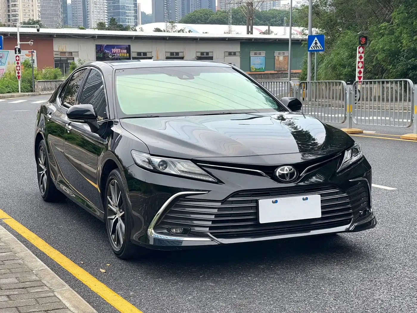 Toyota Camry 2021 2.5G Luxury Edition фото 3