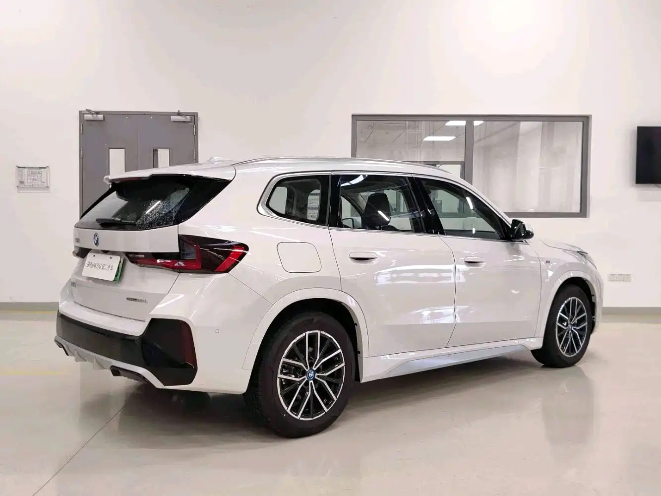 BMW iX1 2023 eDrive25L M Sport Package фото 5