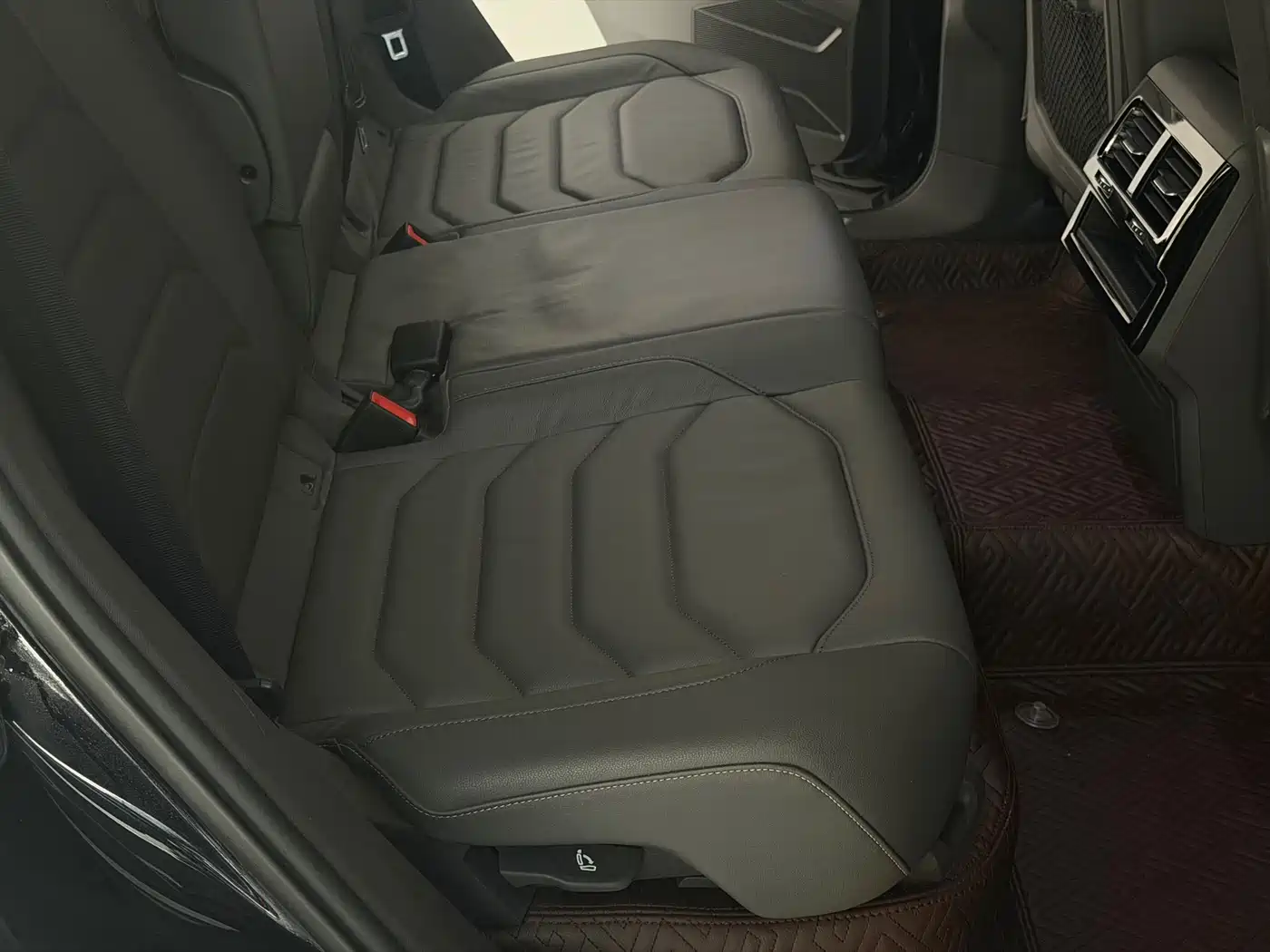 Volkswagen Touareg 2019 3.0TSI Sharp Edge Edition China VI фото 17