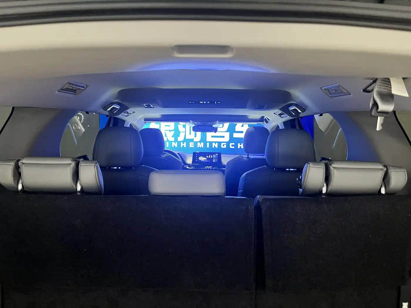 Toyota Granvia 2024 2.5L Hybrid Comfort фото 15