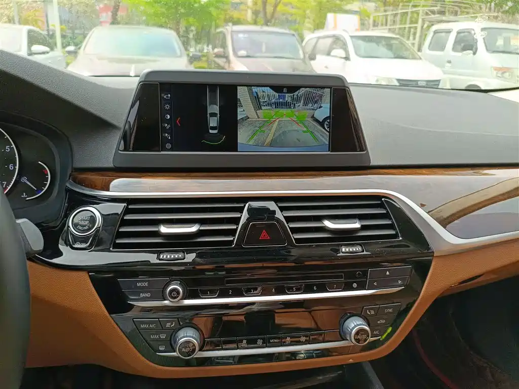 BMW 5 Series 2018 528Li Launch Special Edition фото 12
