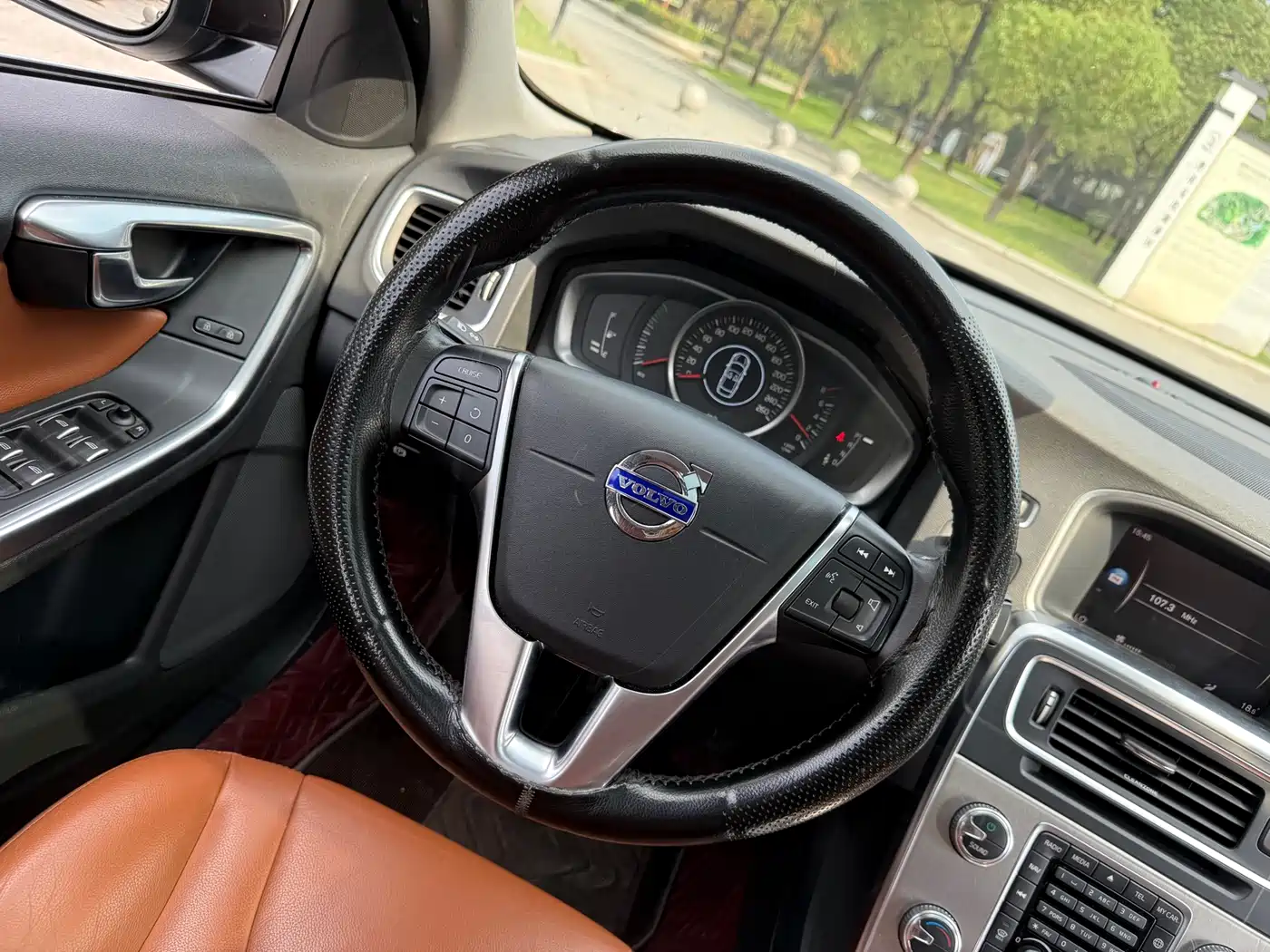 Фото 12 - Volvo S60