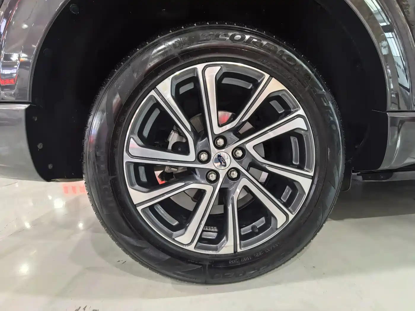 Photo 28 - Ford Explorer