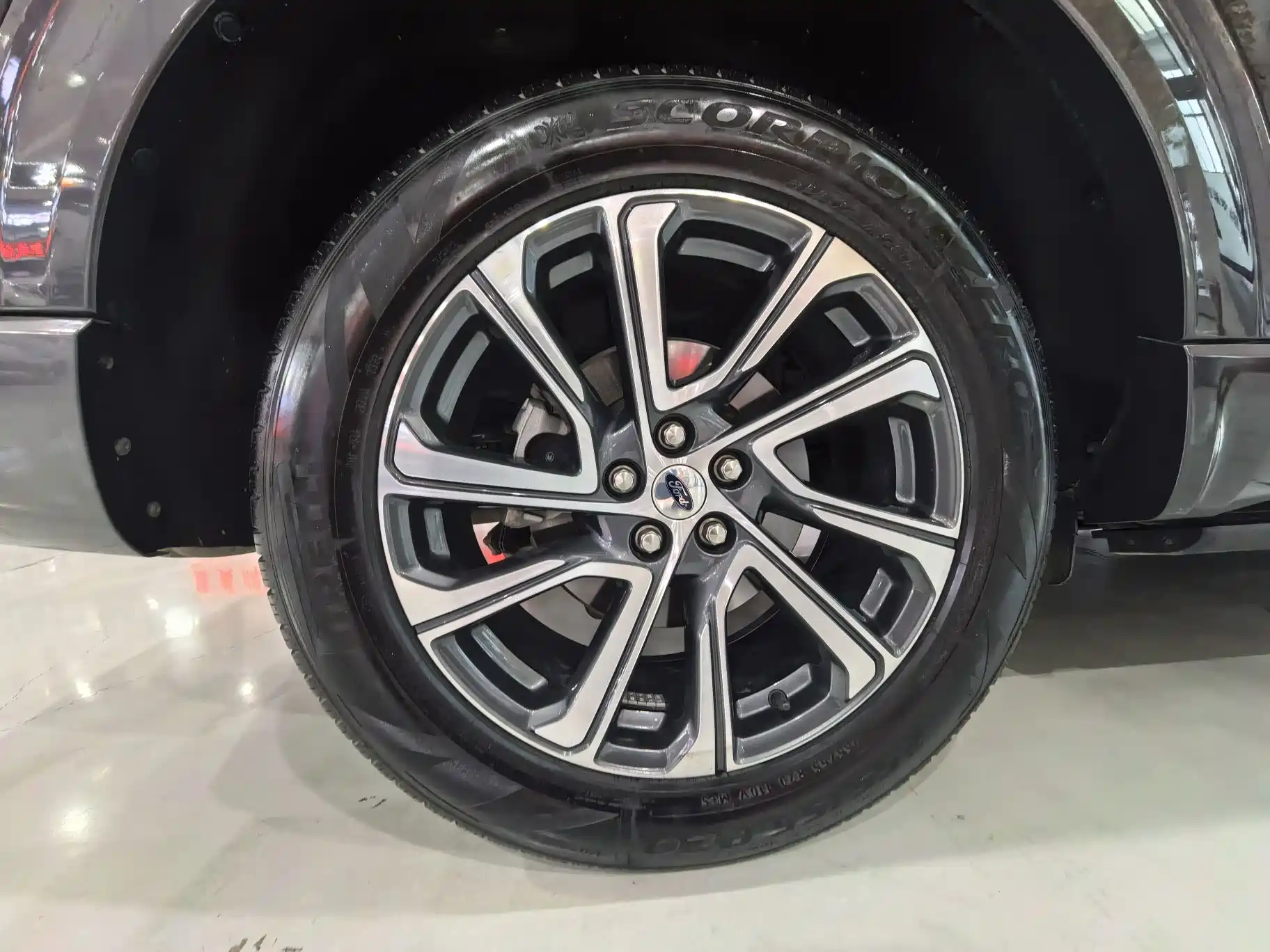Фото 28 - Ford Explorer