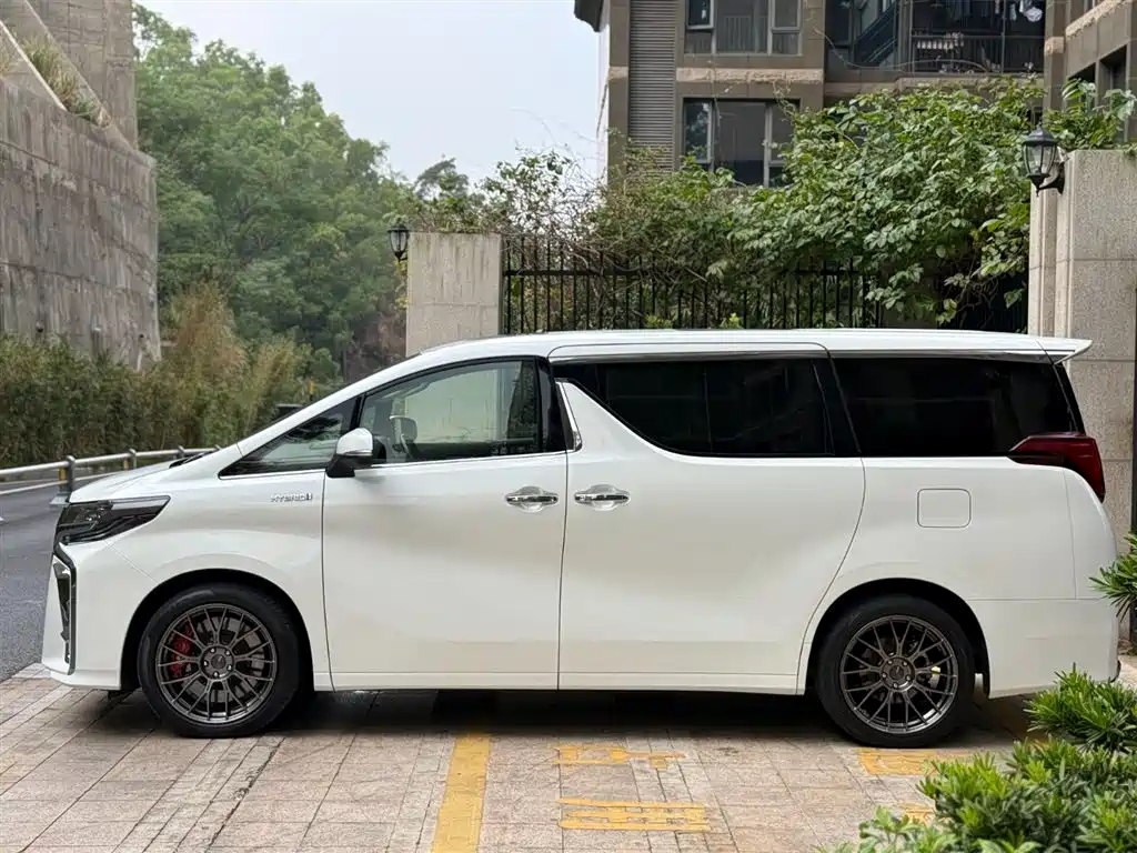 Toyota Alphard 2019 Hybrid 2.5L Luxury фото 5