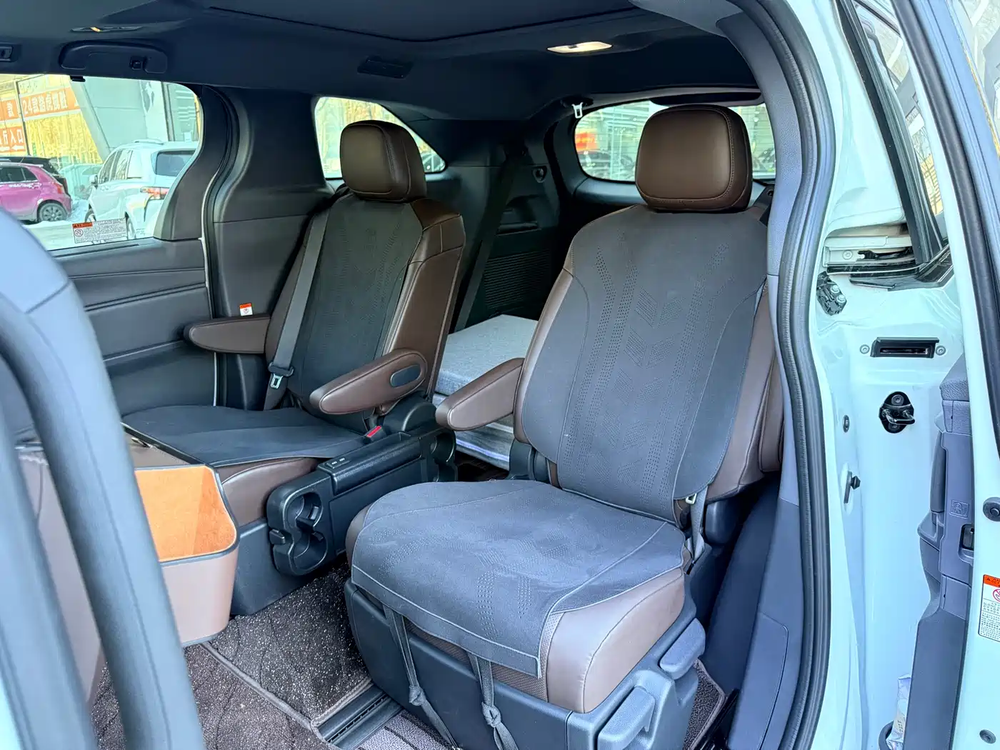 Toyota Granvia 2024 2.5L Hybrid Premium PLUS 4WD Edition фото 9