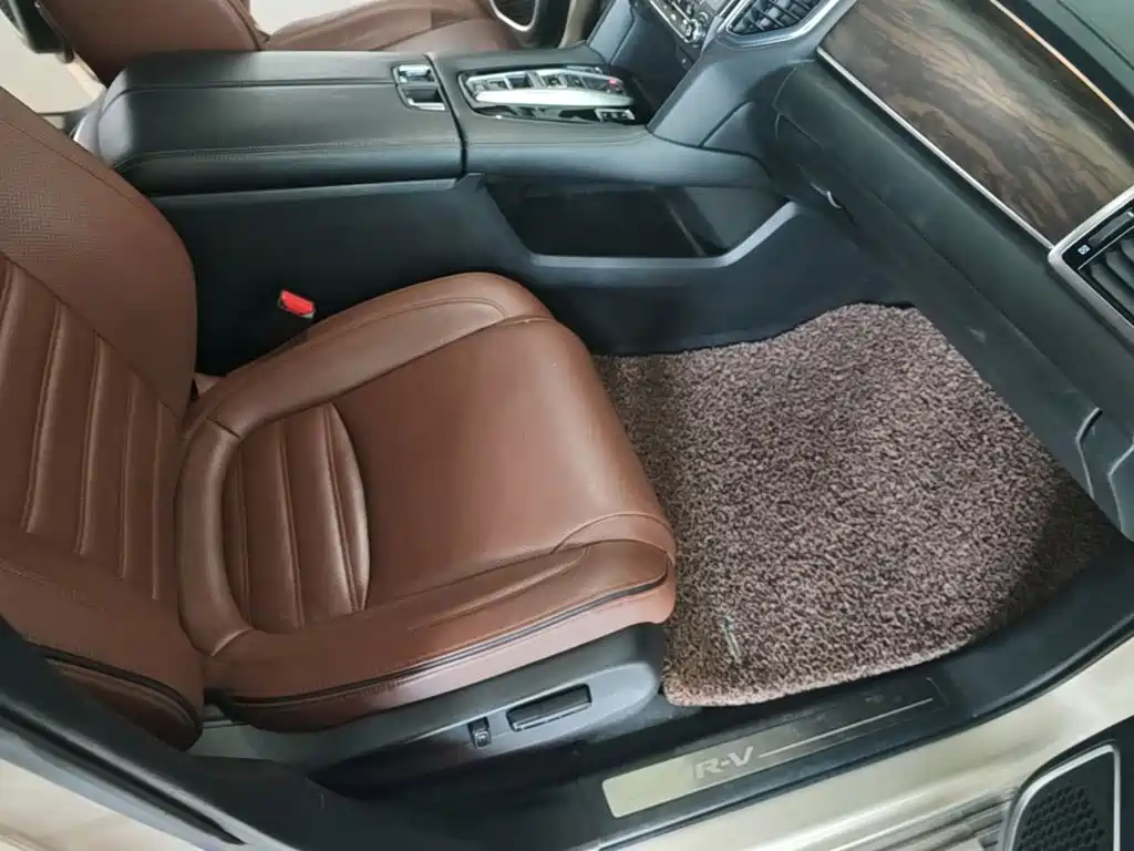 Фото 21 - Honda UR-V