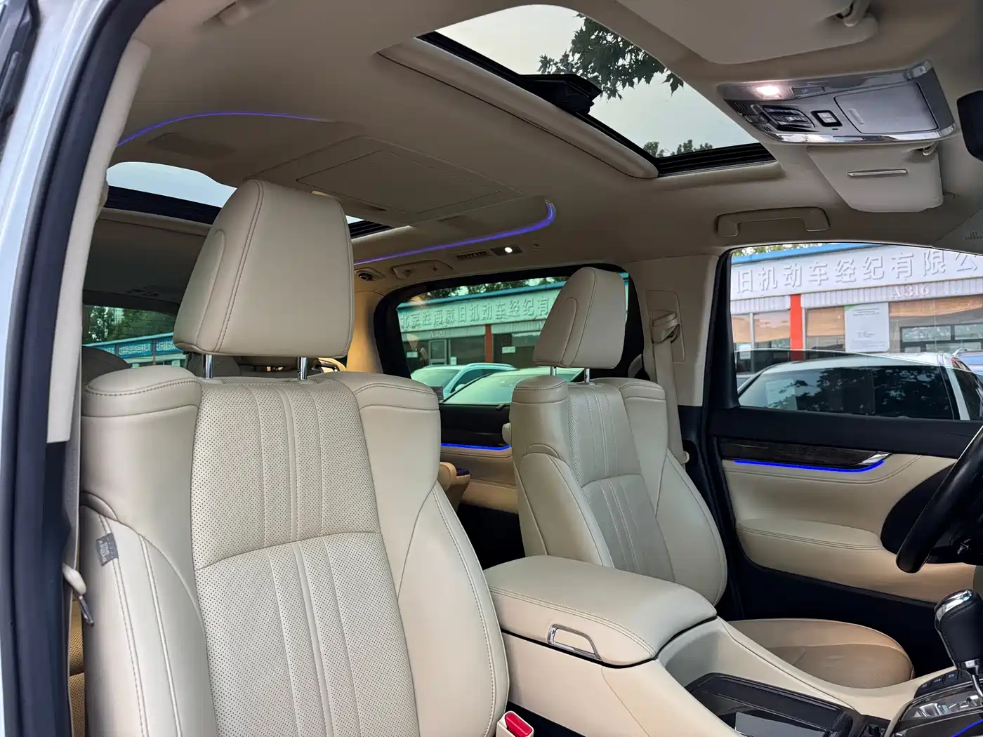 Toyota Vellfire 2021 Crown Hybrid 2.5L HV Premium Edition фото 11