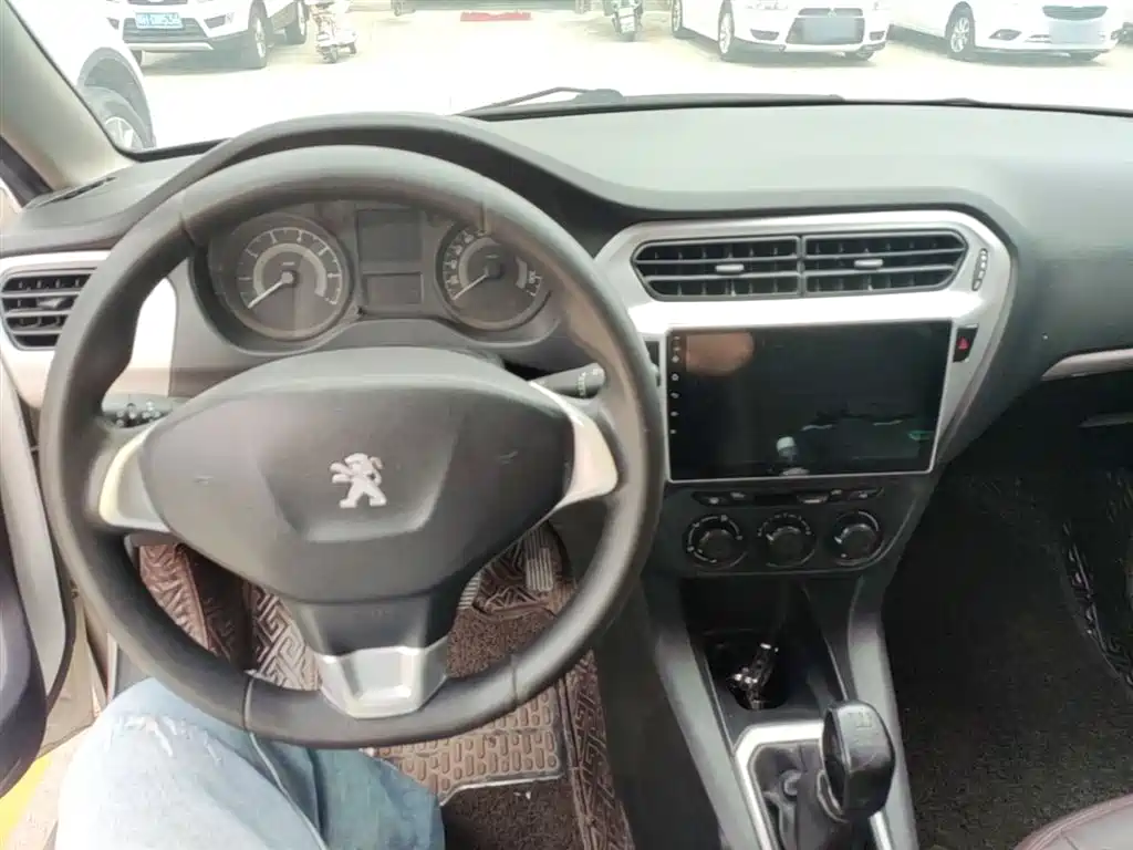 Peugeot 301 2016 1.6L Manual Comfort Edition фото 6