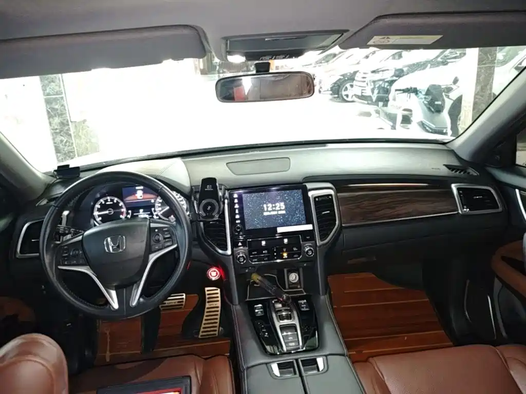 Фото 10 - Honda UR-V