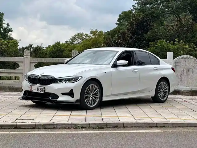 BMW 3 320i, Спорт-пакет