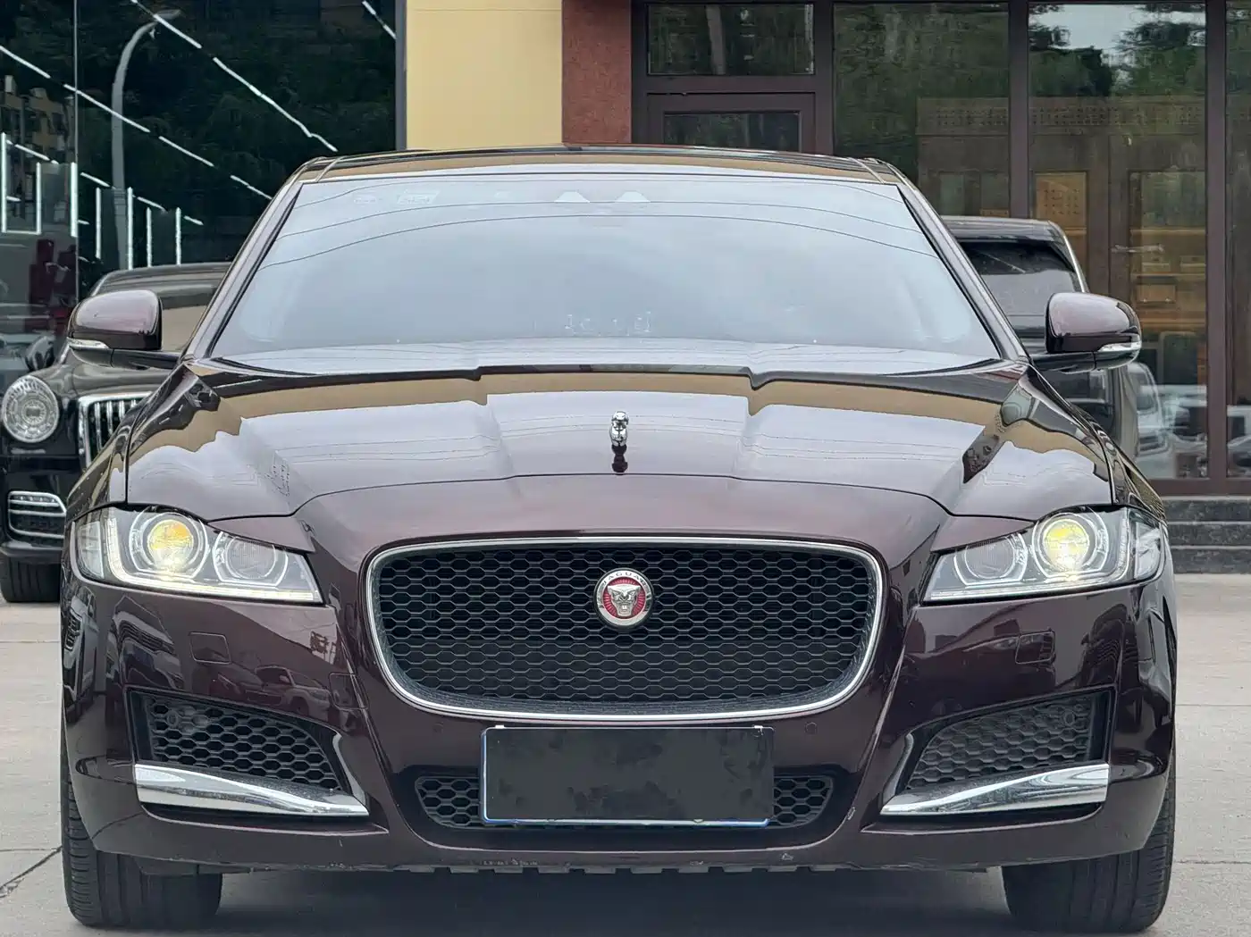 Photo 2 - Jaguar XFL