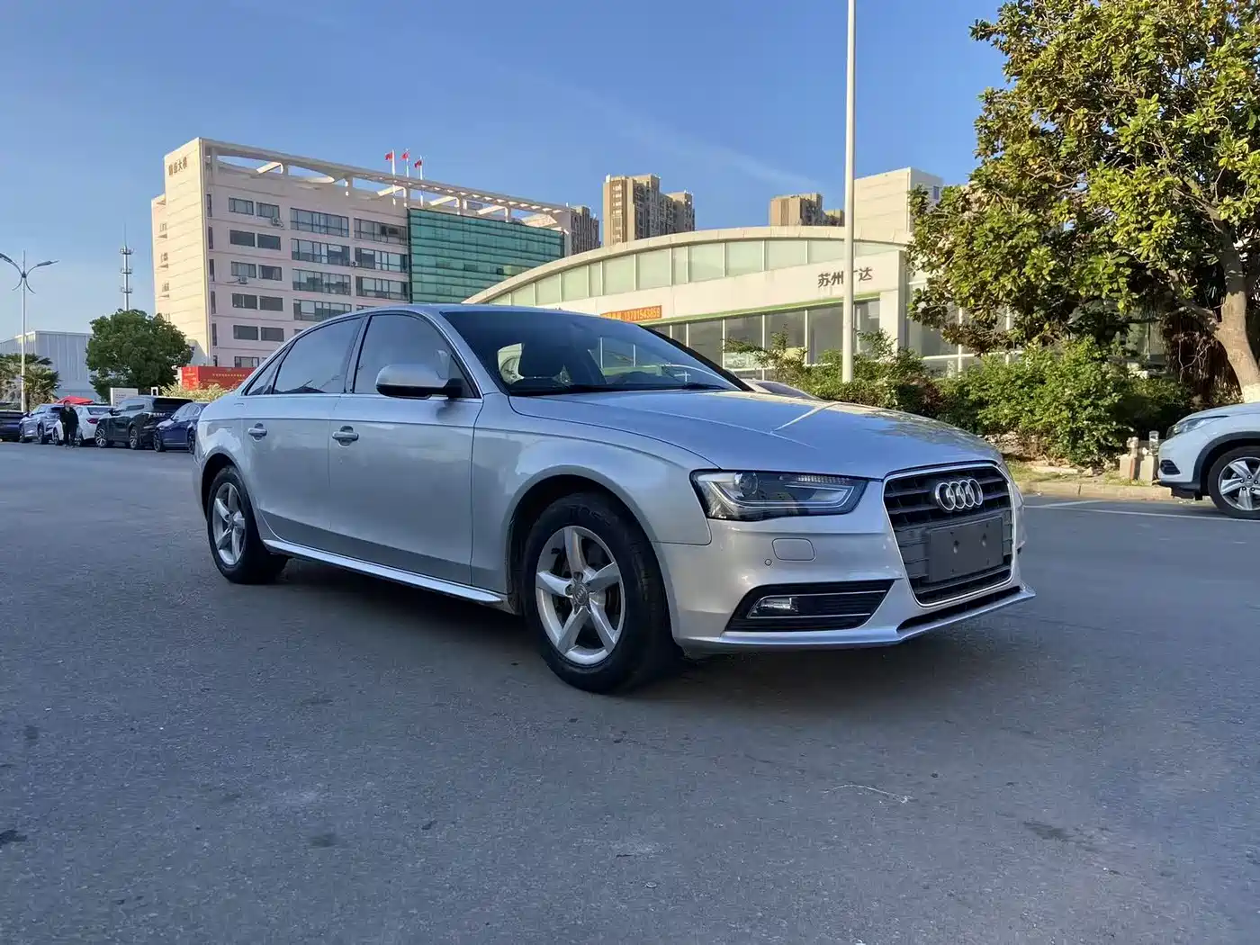 Audi A4L 2013 35 TFSI Automatic Comfort фото 3