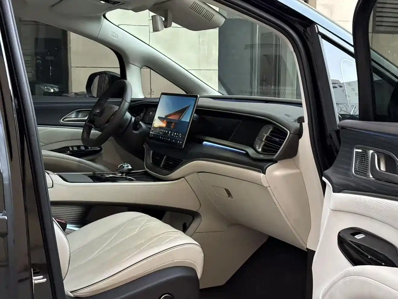 Denza D9 2024 DM-i 980 AWD Prestige фото 15