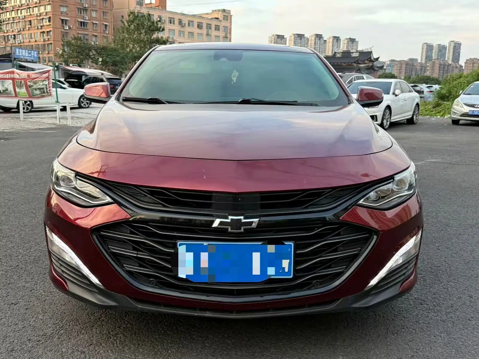 Photo 2 - Chevrolet Malibu XL