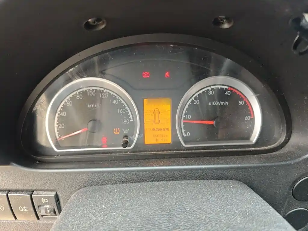 Dongfeng Yufeng Yufeng 2020 2020 2.3T Economy Logistics Vehicle Short Wheelbase Low Roof 5-9 Seats WP2.3