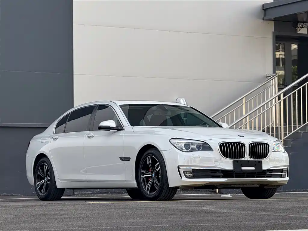 BMW 7 Series 2013 Model 730Li Leading фото 3
