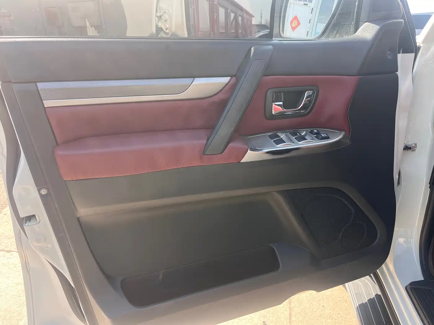 Mitsubishi Pajero (Import) 2016 3.0L Automatic Standard (China V) фото 4