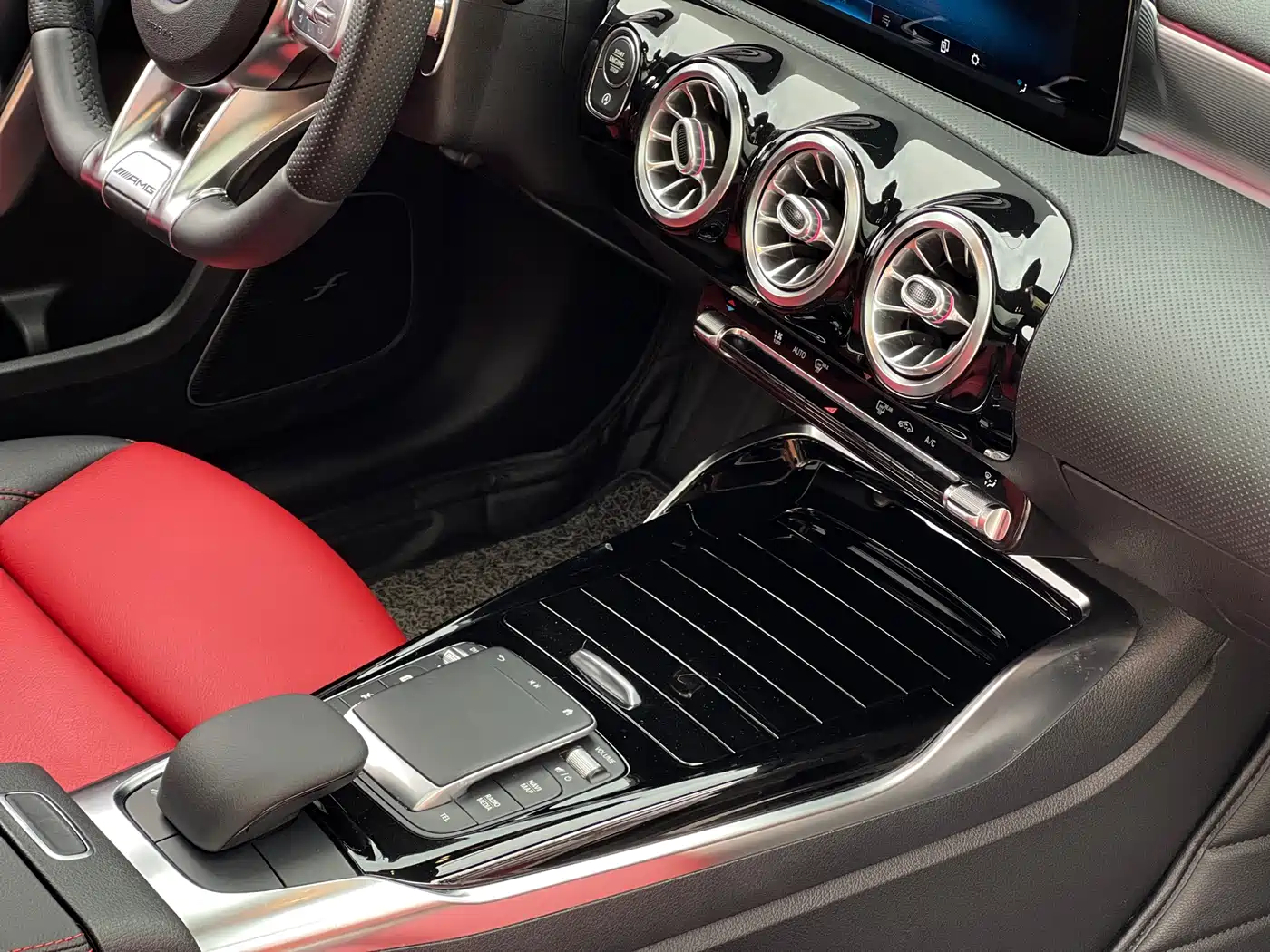 Mercedes-Benz A-Class AMG 2020 AMG A 35 L 4MATIC фото 13