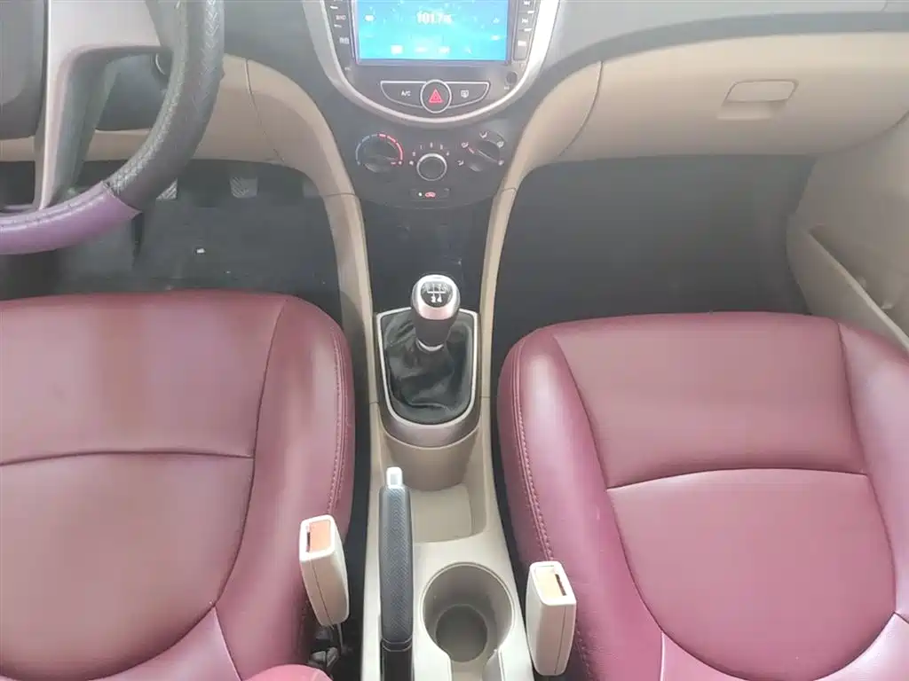 Hyundai Verna 2014 1.4L Manual Smart GLS фото 14